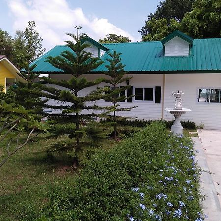 Bo Tree Cottage On The River Mukdahan Bagian luar foto