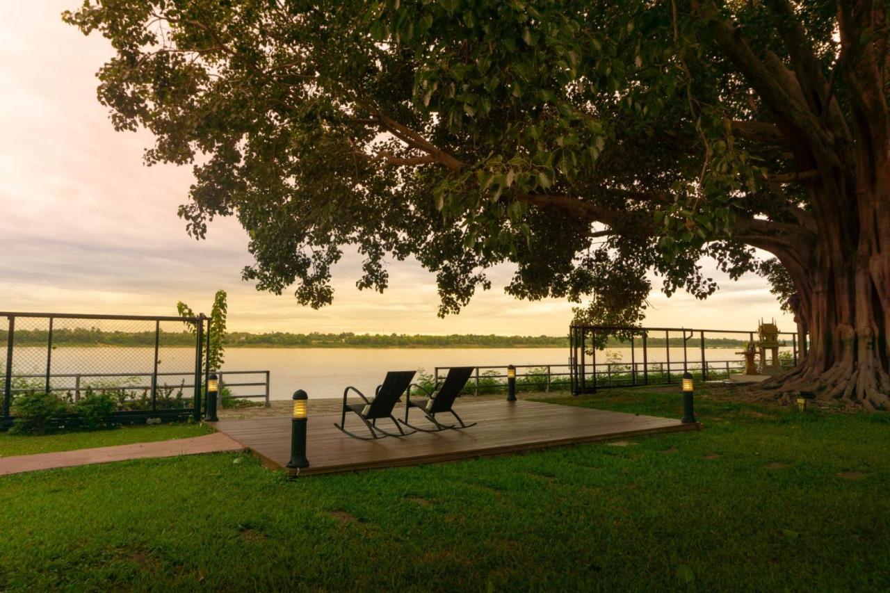 Bo Tree Cottage On The River Mukdahan Bagian luar foto