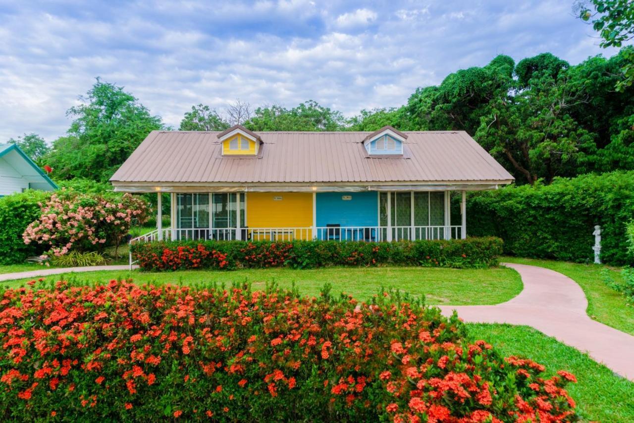 Bo Tree Cottage On The River Mukdahan Bagian luar foto