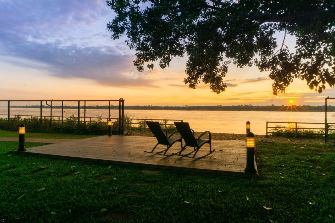 Bo Tree Cottage On The River Mukdahan Bagian luar foto