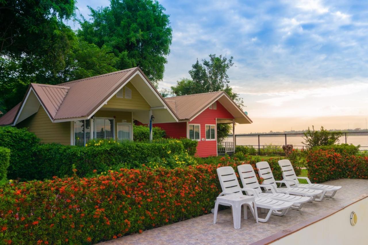 Bo Tree Cottage On The River Mukdahan Bagian luar foto