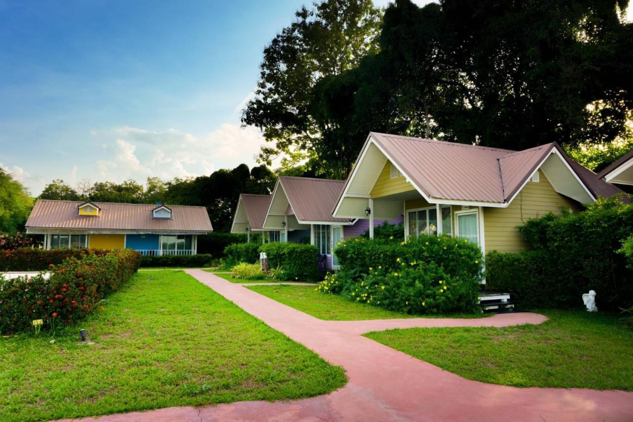 Bo Tree Cottage On The River Mukdahan Bagian luar foto