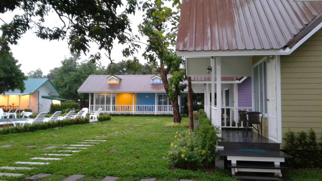 Bo Tree Cottage On The River Mukdahan Bagian luar foto
