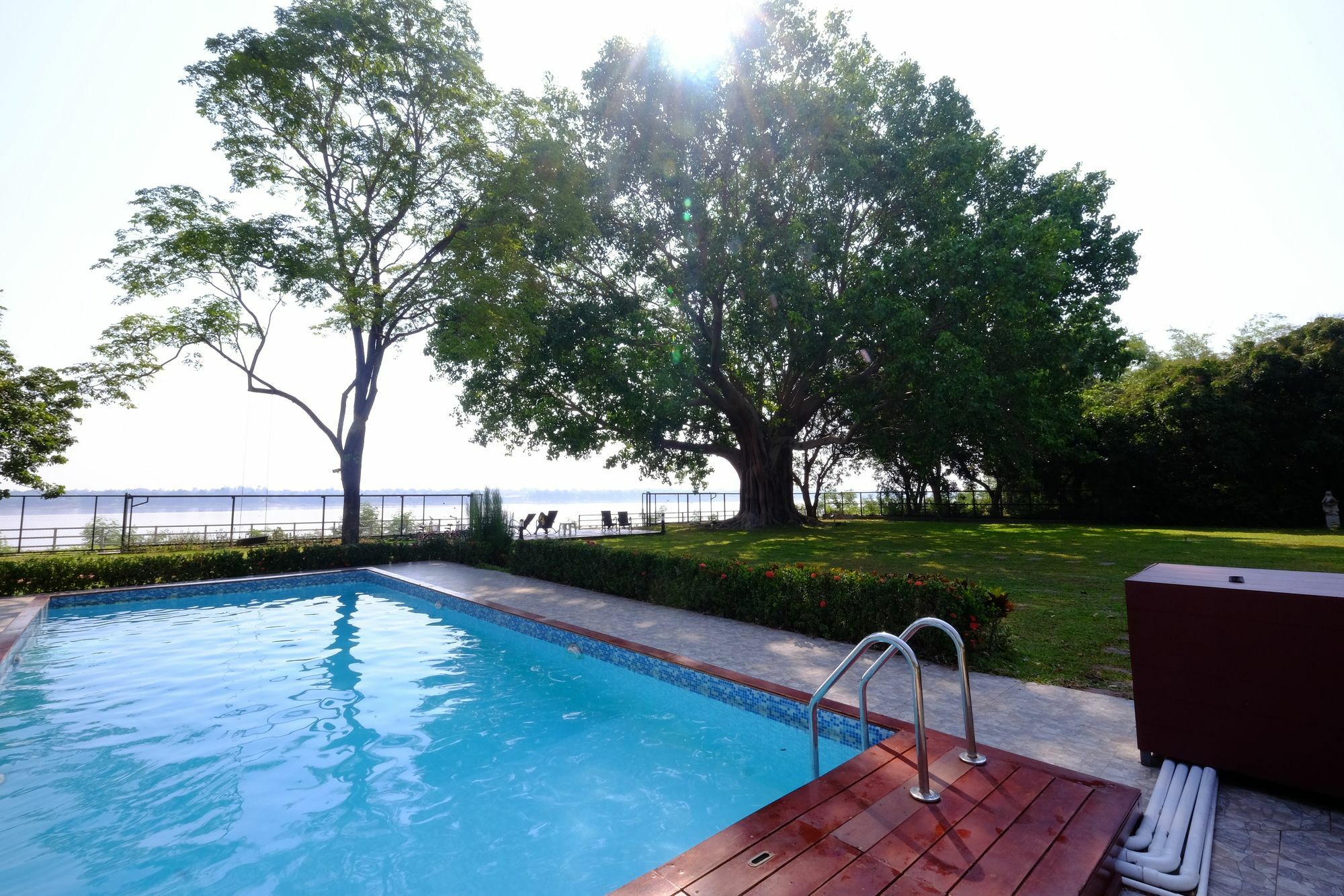 Bo Tree Cottage On The River Mukdahan Bagian luar foto
