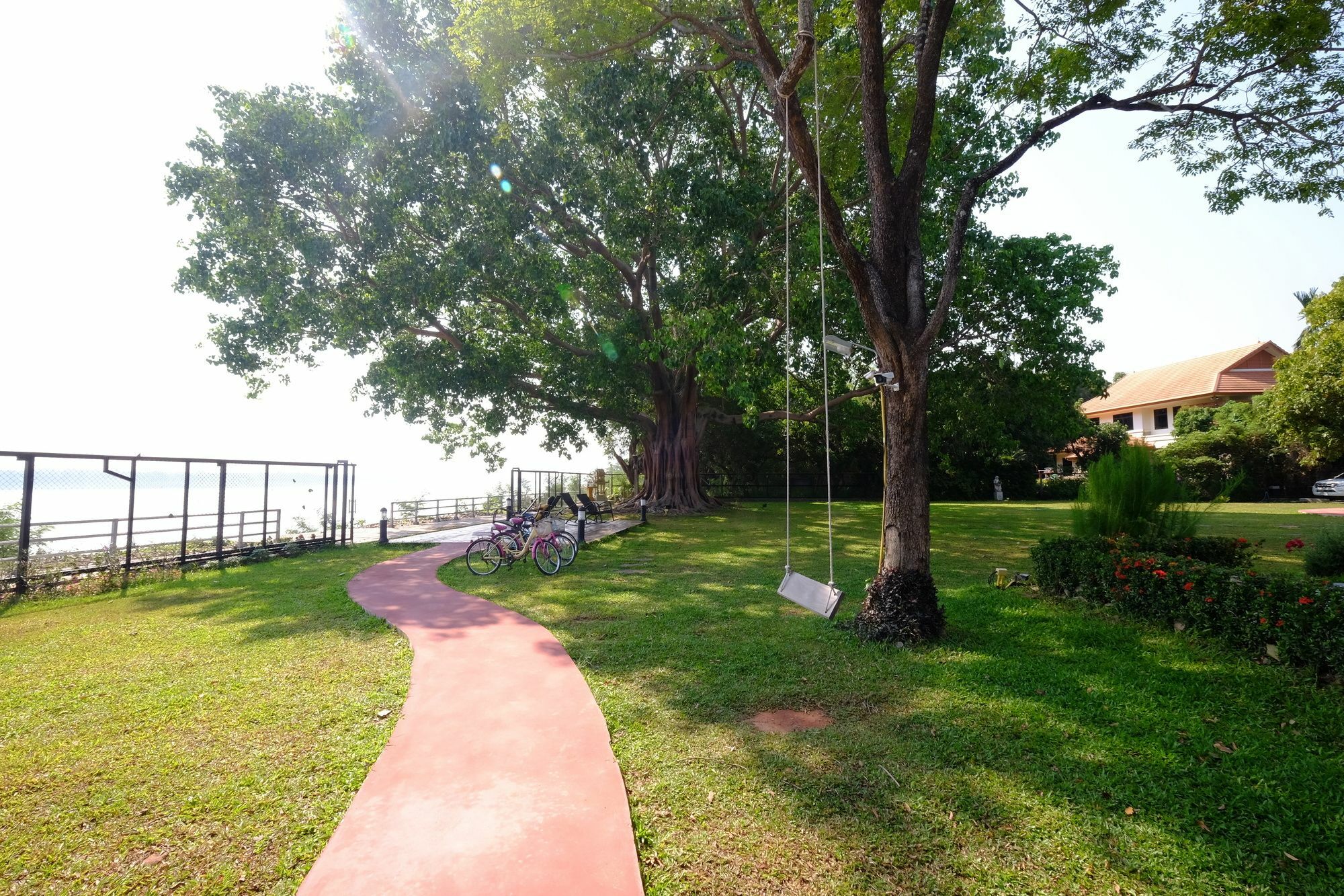 Bo Tree Cottage On The River Mukdahan Bagian luar foto